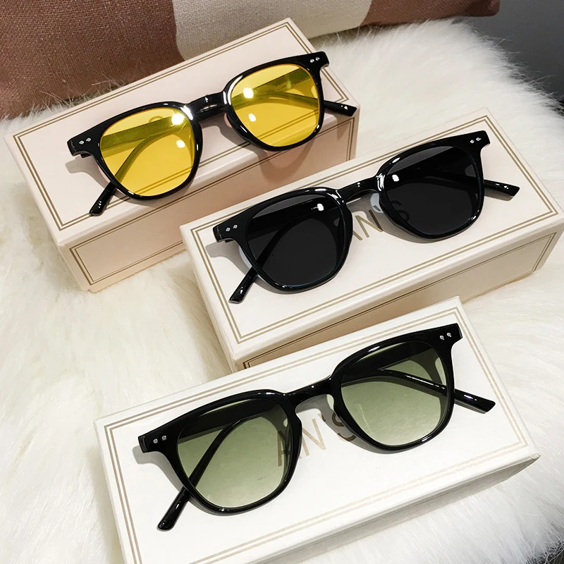 Vintage vierkante grijze zonne - Designer Sunglasses recensie en prijs